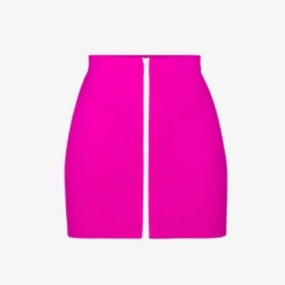 SKIMS ❤️‍🔥 ZIP UP SWIM SKIRT IN HIBISCUS NWT SIZE MEDIUM